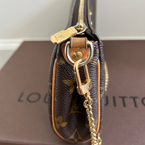 Louis Vuitton Eva Monogram Handbag. - Picture 6 of 16